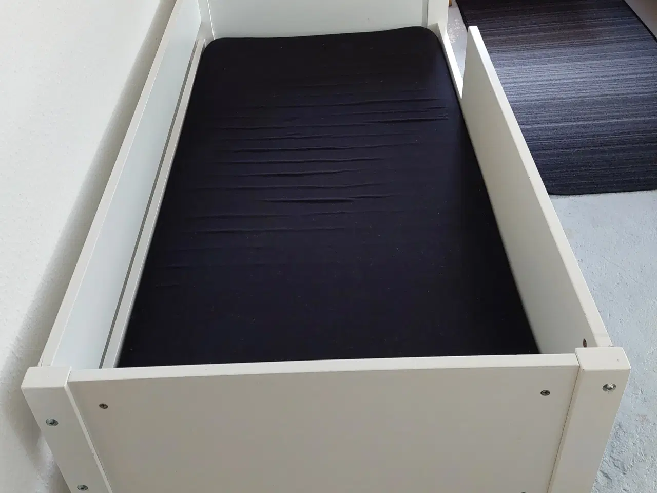 Billede 2 - Juniorseng velholdt med madras