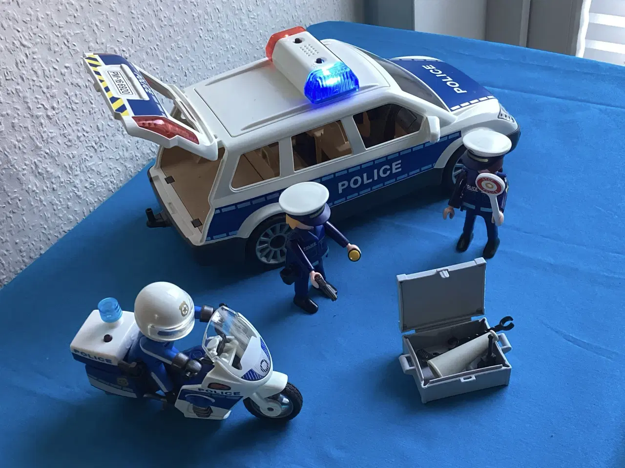 Billede 2 - Playmobil 6920, politibil med lyd og lys, en motor