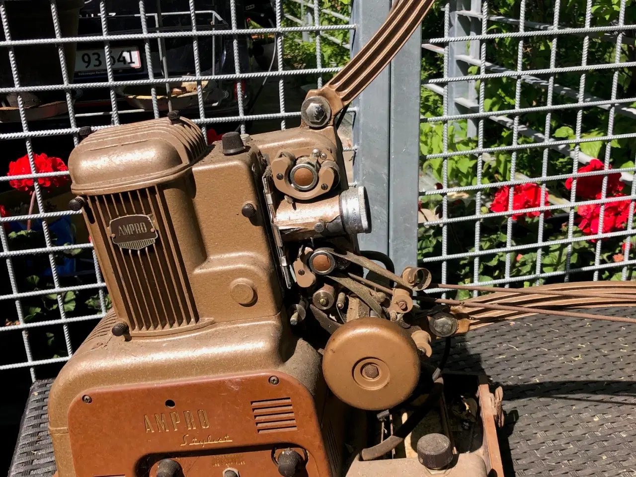 Billede 1 - Filmfremviser gammel