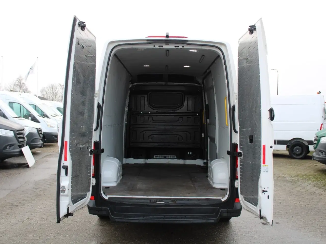 Billede 10 - VW Crafter 35 2,0 TDi 177 Kassevogn L3H2 aut.