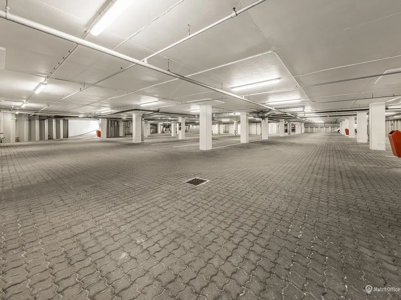 Billede 18 - Tageetage - usædvanligt kontor og/eller showroom - fælles kantine og fitness