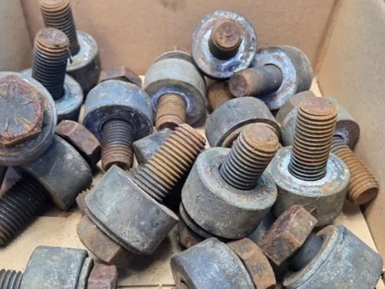 Billede 8 - Massey Ferguson 7278 Hjulbolt 70925808  20 Stk