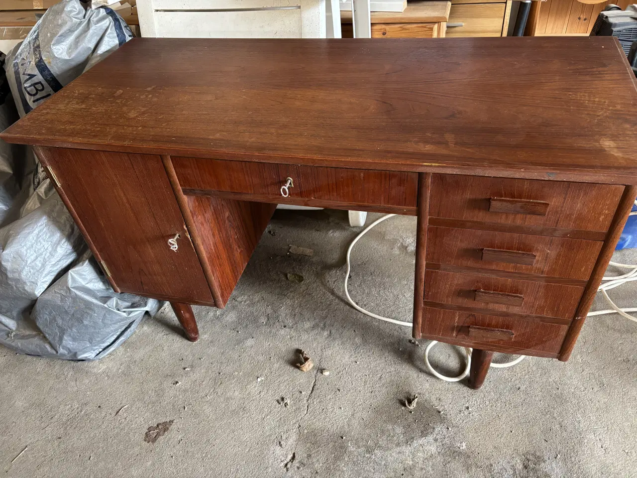 Billede 1 - Ældre skrivebord