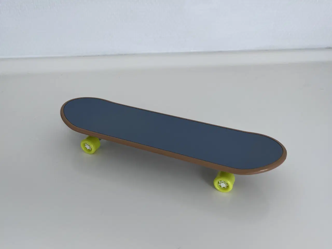 Billede 11 - Our Generation dukketøj + + sneakers + skateboard