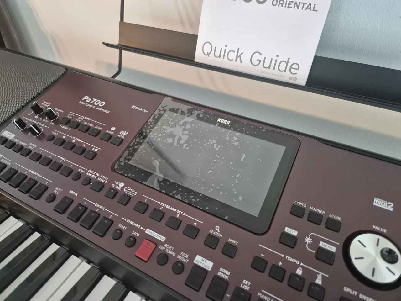 Billede 1 - 🎹 Korg PA700 – Som ny + solidt stativ 🎶