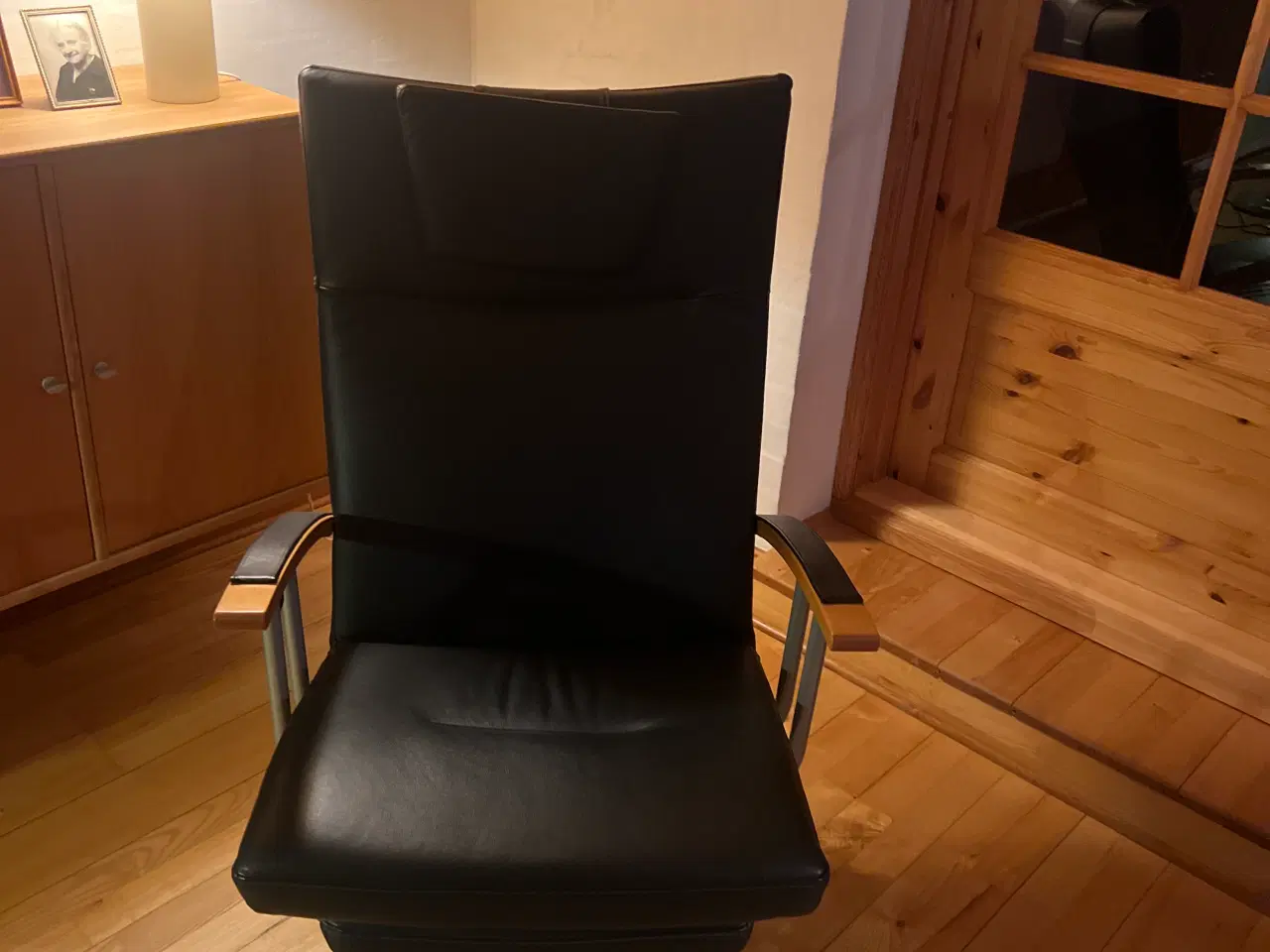 Billede 2 - Lænestol i sort læder