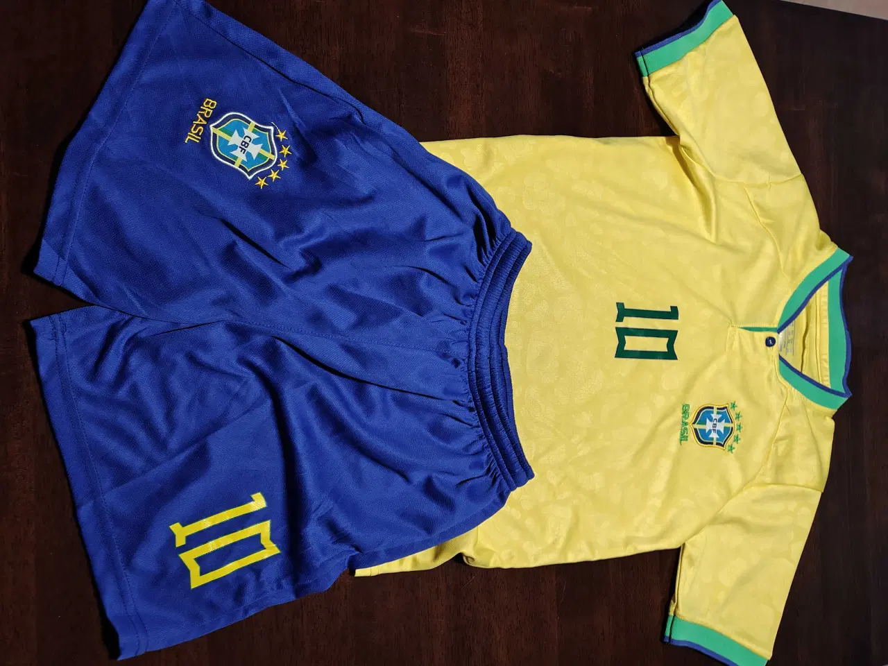 Billede 2 - Fodboldsæt 140-150