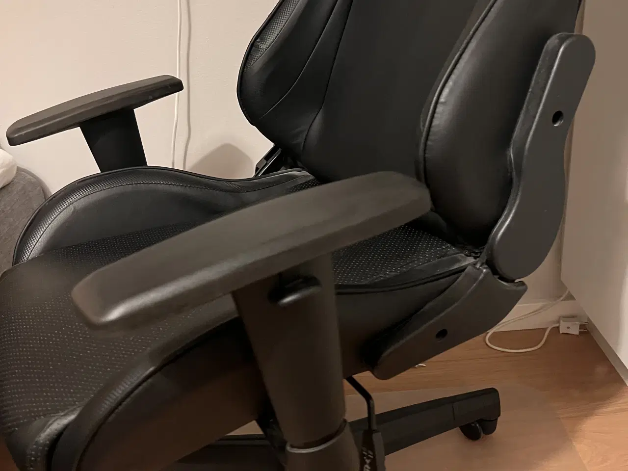 Billede 3 - Gamer stol og køreunderlag