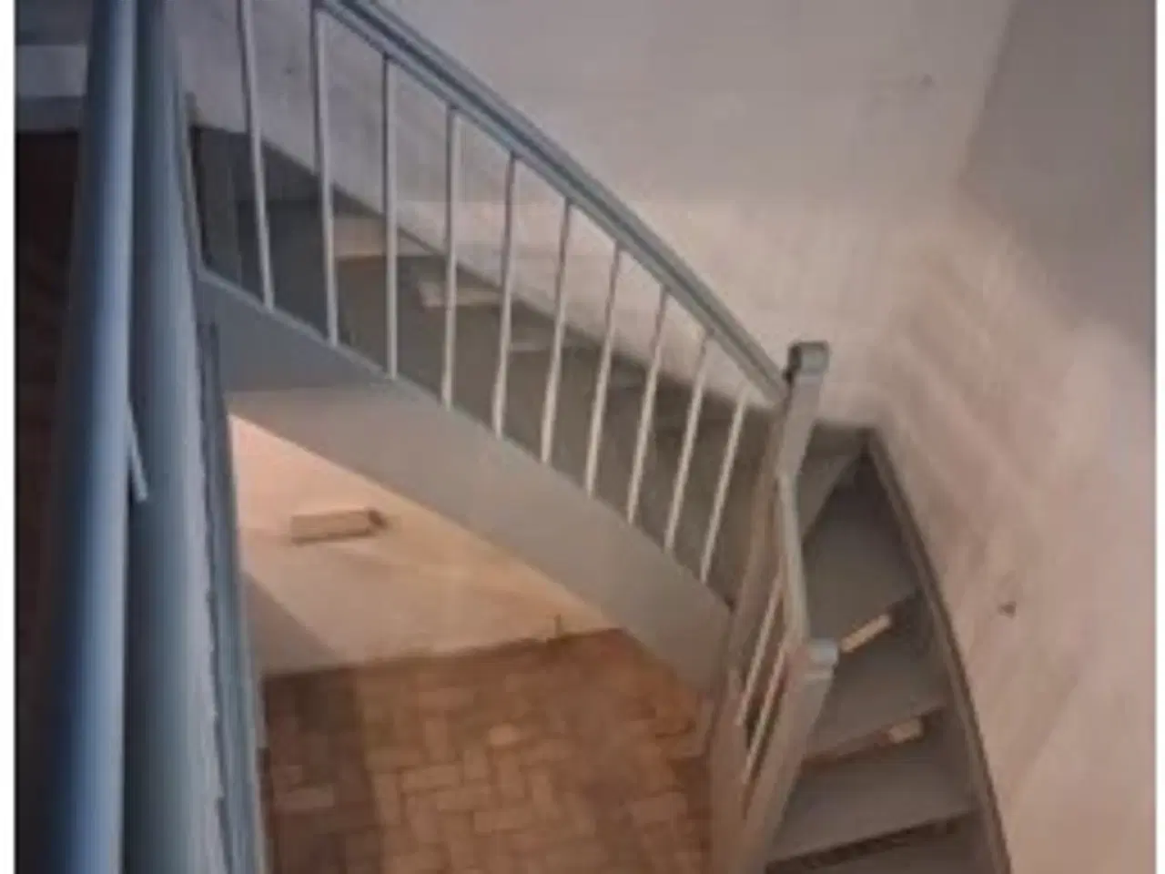 Billede 1 - Kvartsvingstrappe - fejlmålstrappe