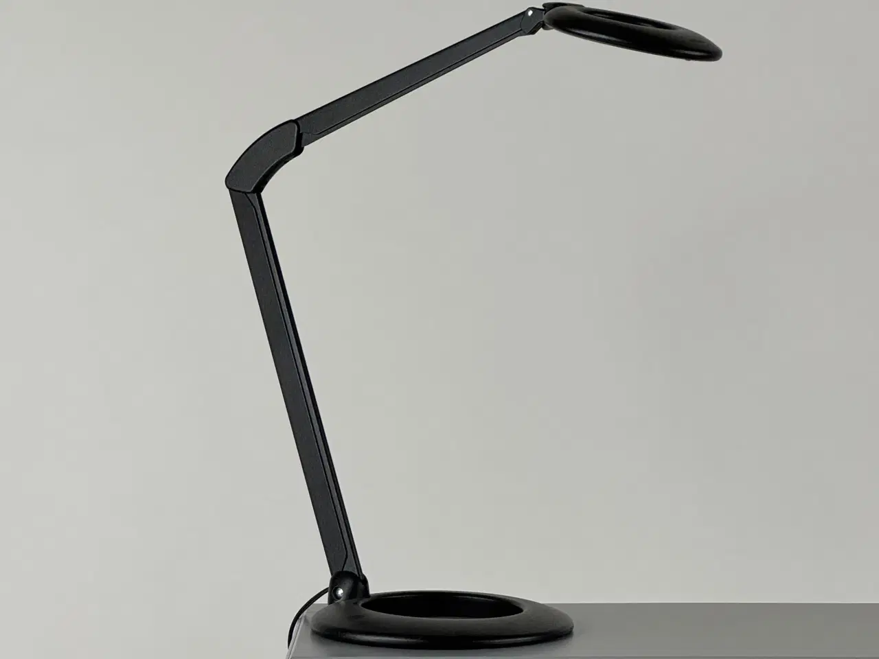 Billede 1 - Luxo Ovelo LED Bordlampe – Sort