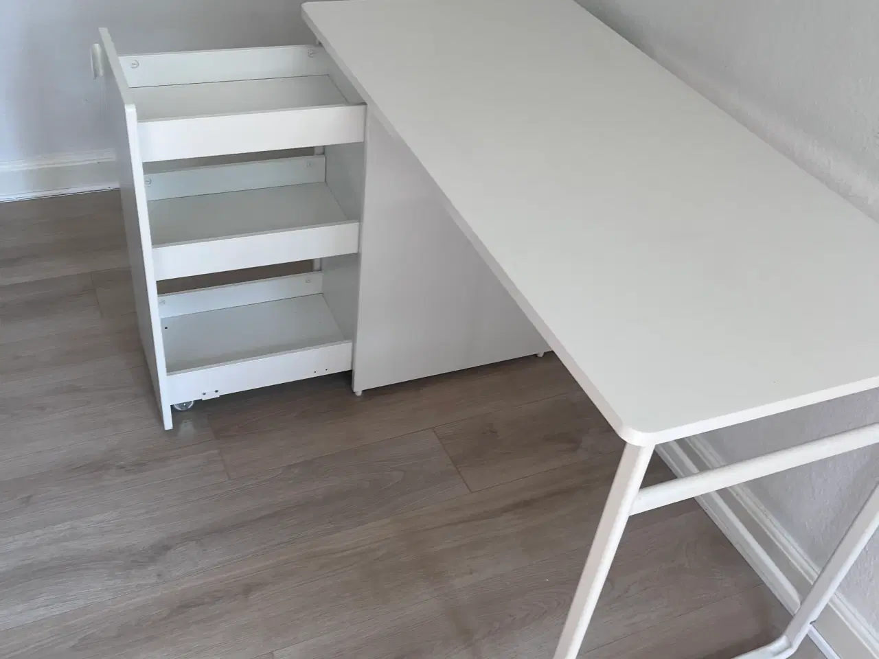 Billede 5 -  Hvidt Skrivebord