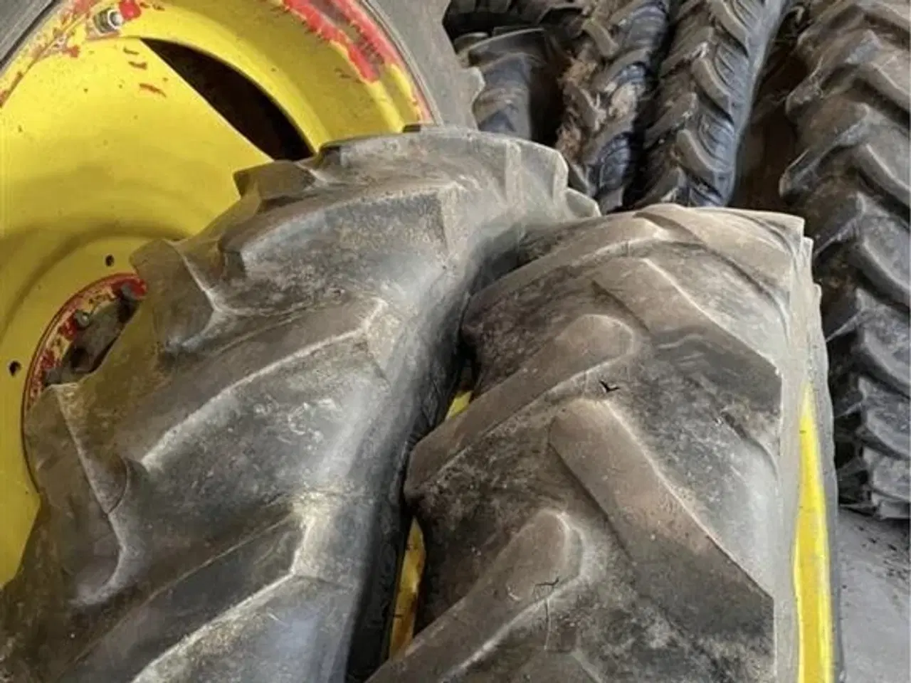 Billede 4 - Michelin 12.4 R32 og 12.4 R46. Har siddet på John Deere 6620