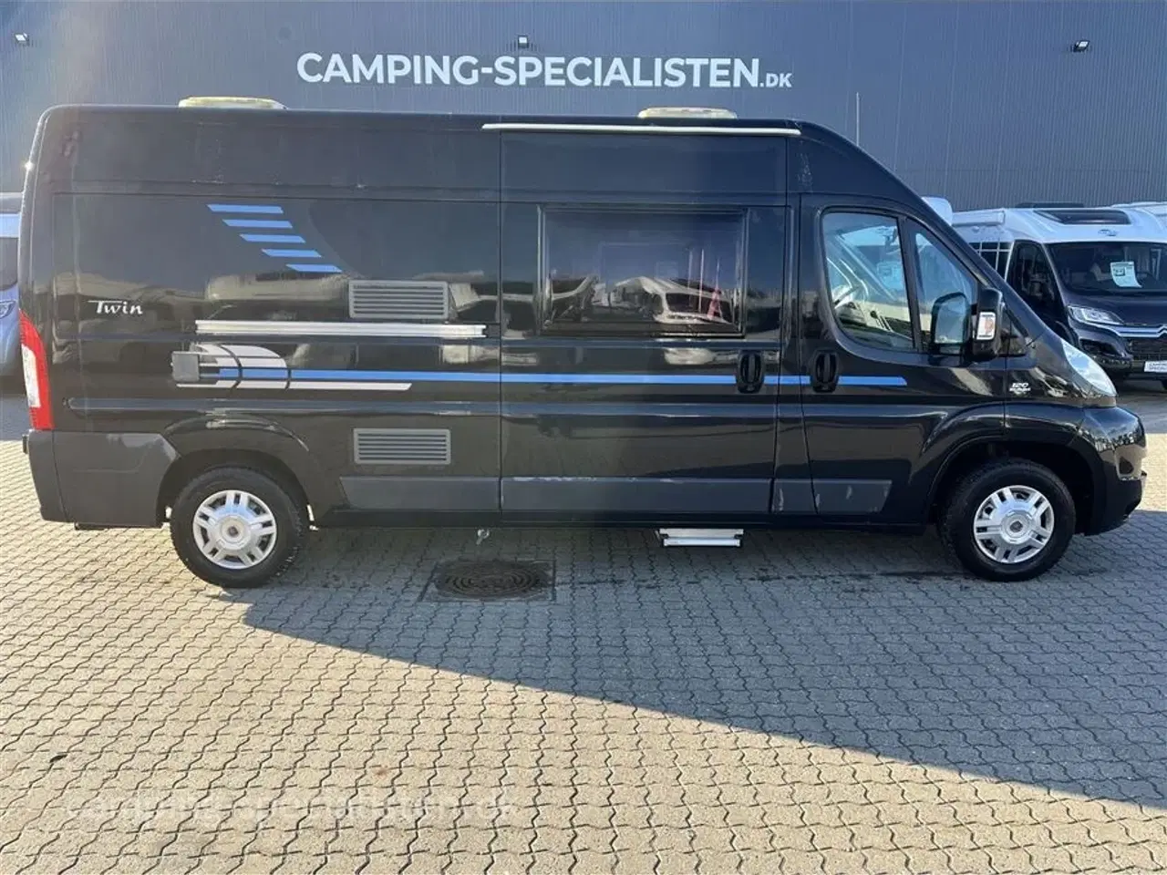 Billede 1 - 2010 - Adria Twin 600   Adria Twin 600 fra 2010 - campervan - kan ses nu hos Camping-Specialisten.dk