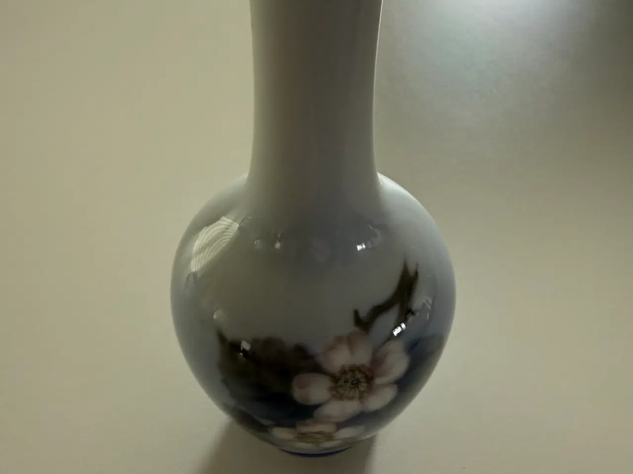 Billede 1 - Royal Copenhagen vase med brombær motiv