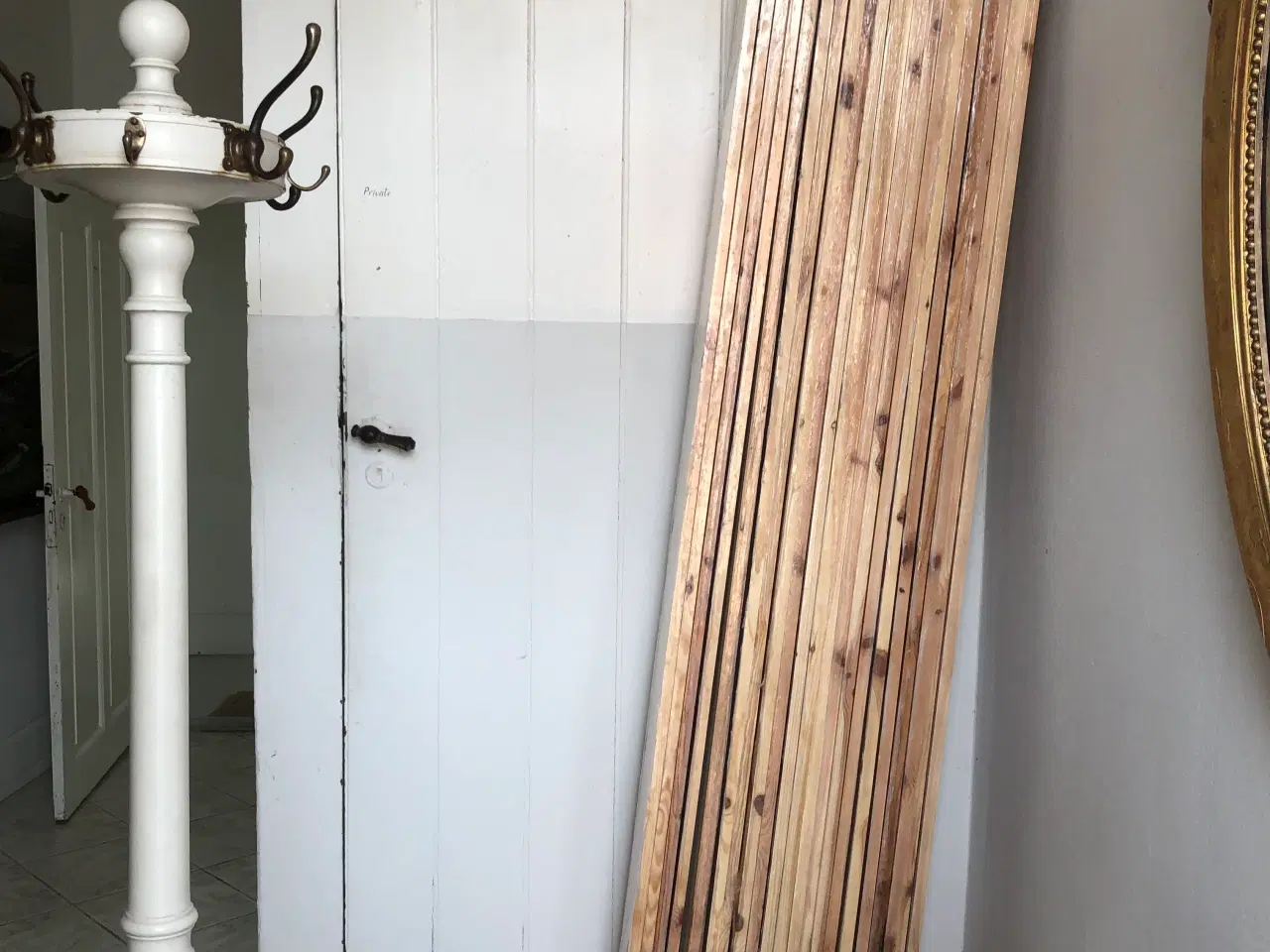Billede 4 - Høvlede Fyrreplanker til reolvæg 