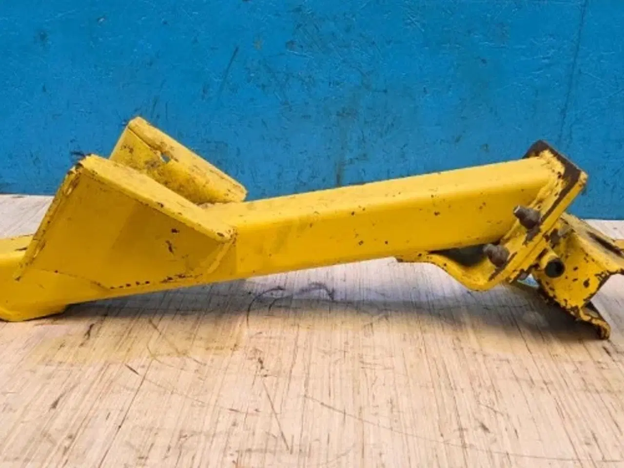 Billede 5 - New Holland TF78 Trækbeslag 84002996