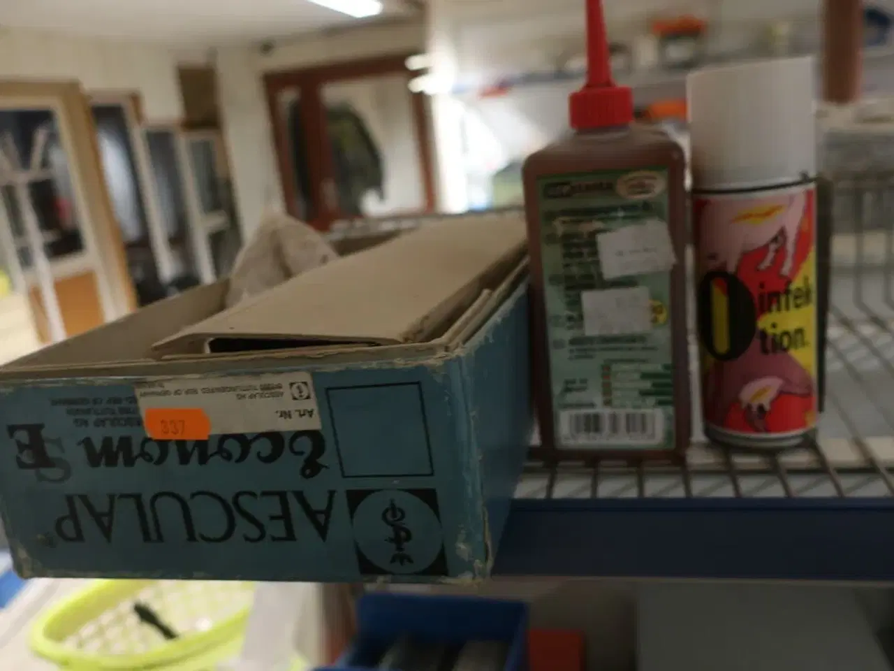 Billede 11 - 2 fag salgsreoler inkl. indhold (se billeder)