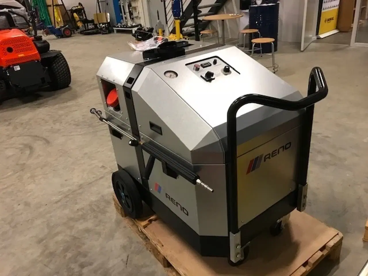 Billede 4 - Reno HW200/21 Geyser M8 - Med påbygget slangetromle