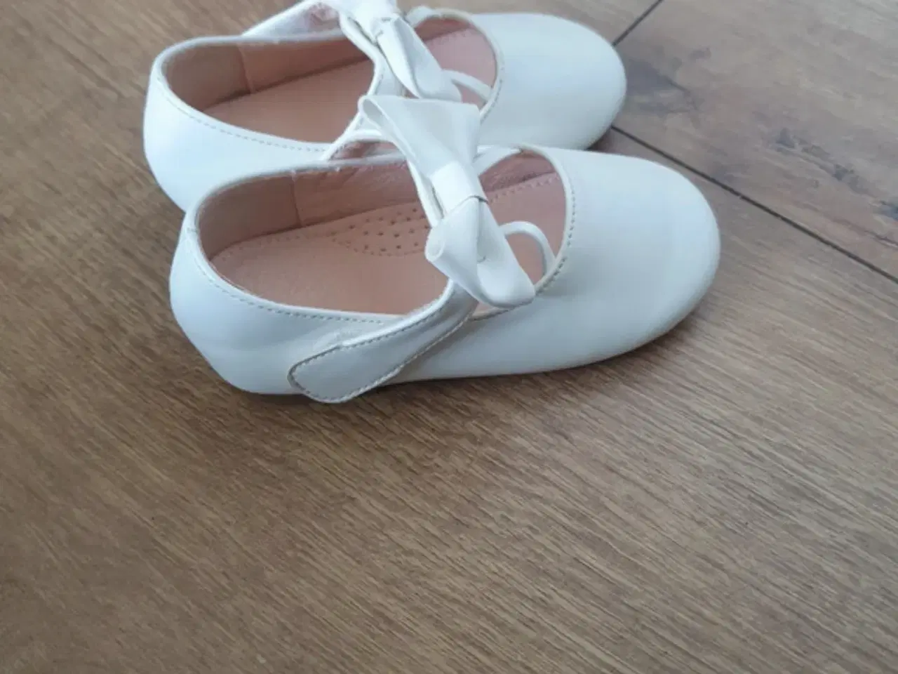 Billede 2 - Ballerina til en lille pige