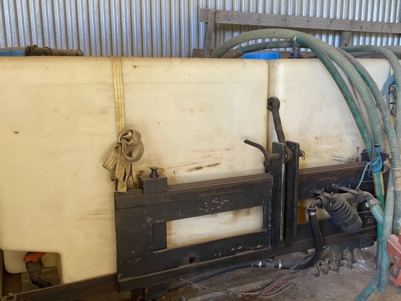 Billede 4 - Becker 12 rækket såmaskine med udstyr til flydende gødning. Fronttank medfølger til prisen.