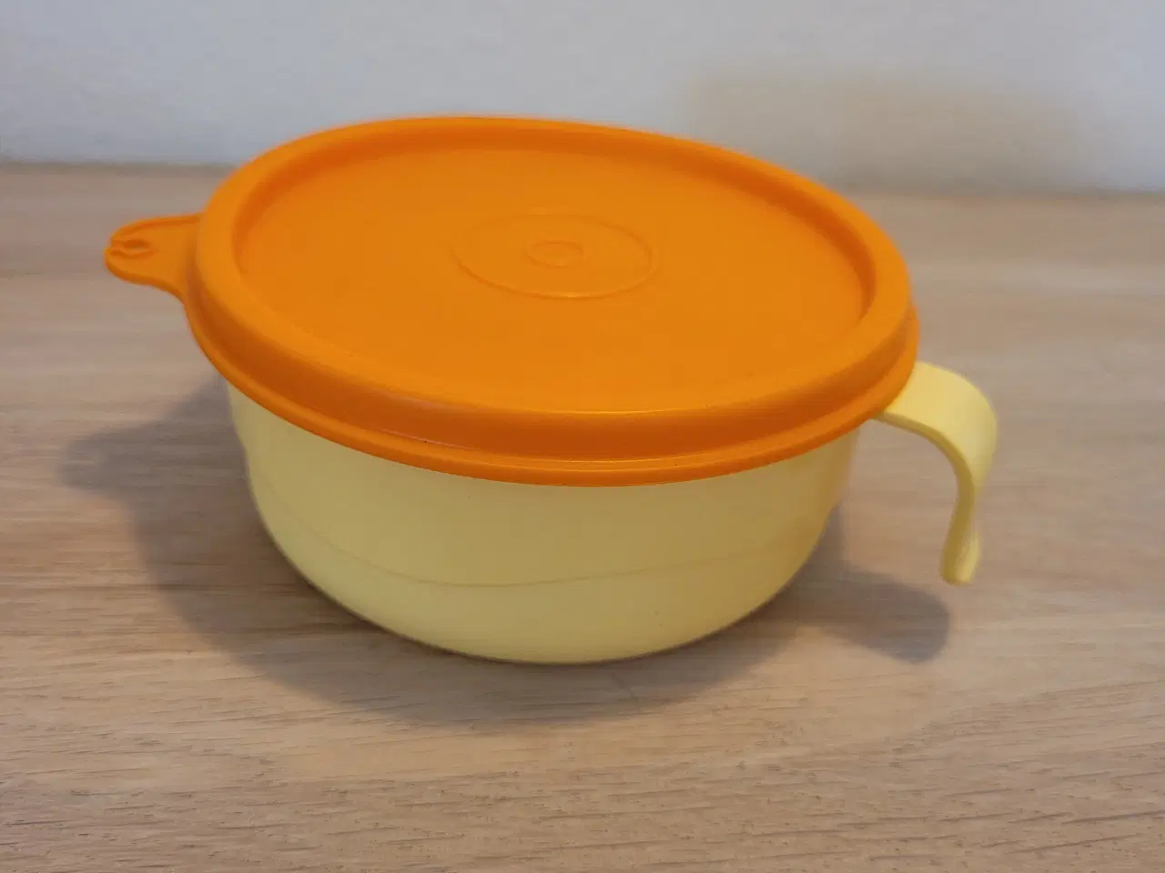 Billede 1 - Tupperware skål til baby mad med låg