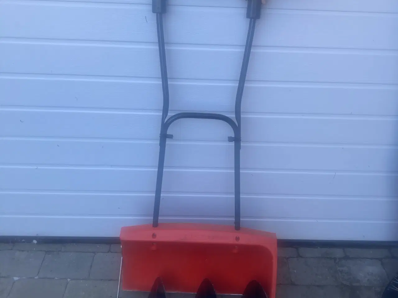 Billede 1 - Manuel sne/isfjerner til fortov, indkørsel mm