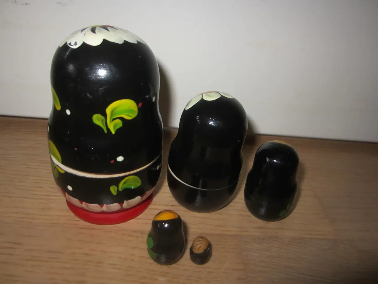 Billede 3 - Flot  Babushka med 5 dukker, den største er ca 8 c