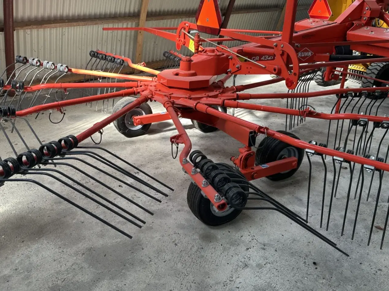 Billede 3 - Kuhn GA4321. Riven fremstår som ny. Ikke kørt mange ha.