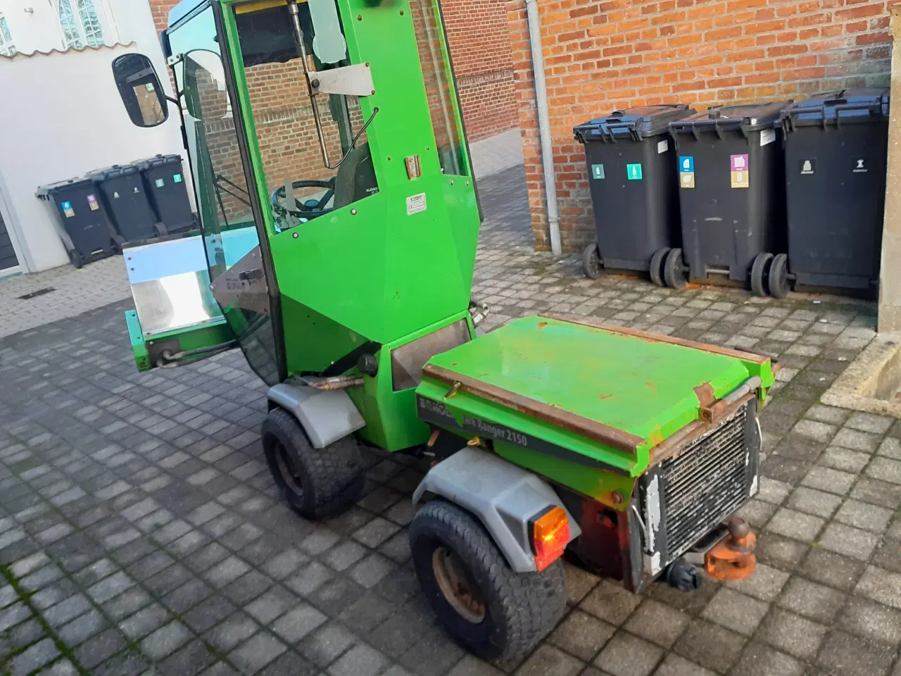 Billede 3 - Egholm med kost,