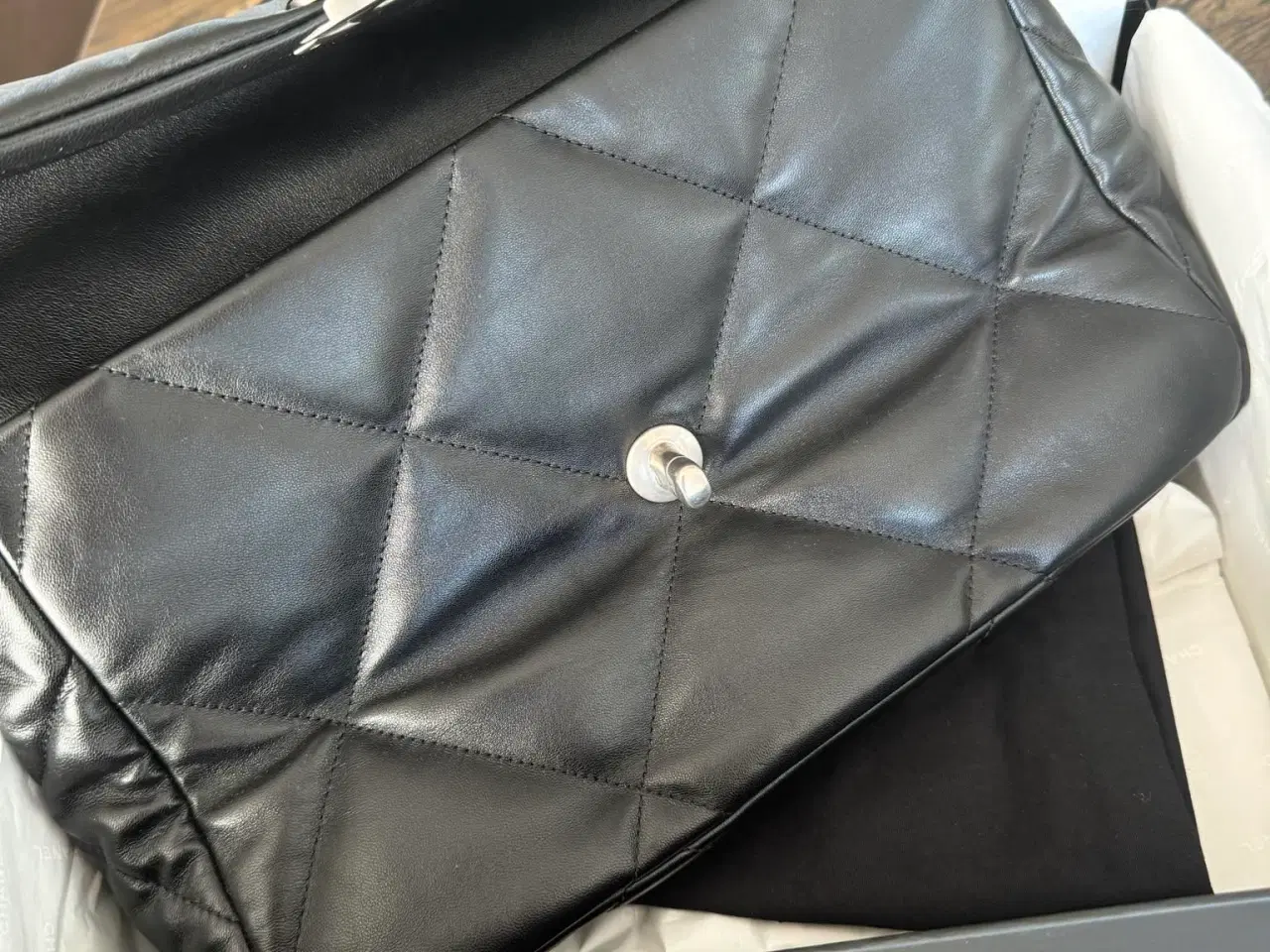 Billede 4 - Super flot Chanel 19 handbag