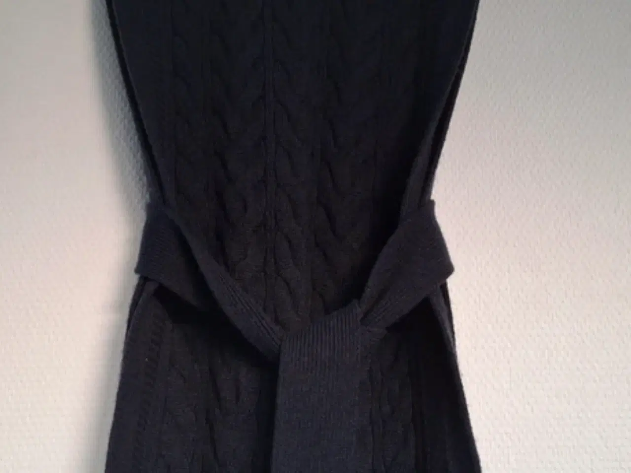 Billede 12 - Cos marineblå wool strik vest m bælte