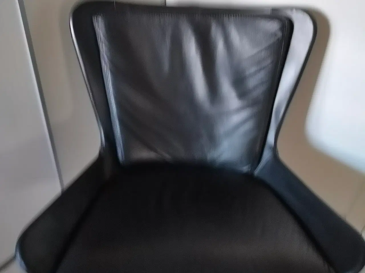 Billede 1 - Lænestol i sort læder