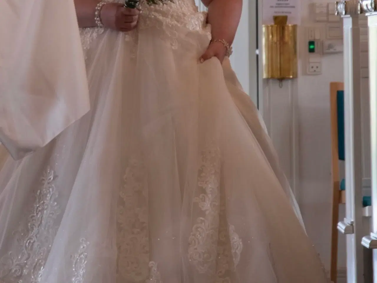 Billede 4 - Smukkeste brudekjole (XL) 