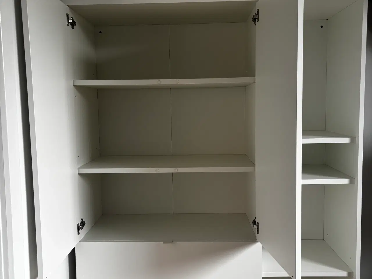Billede 2 - Ikea Vihals skab