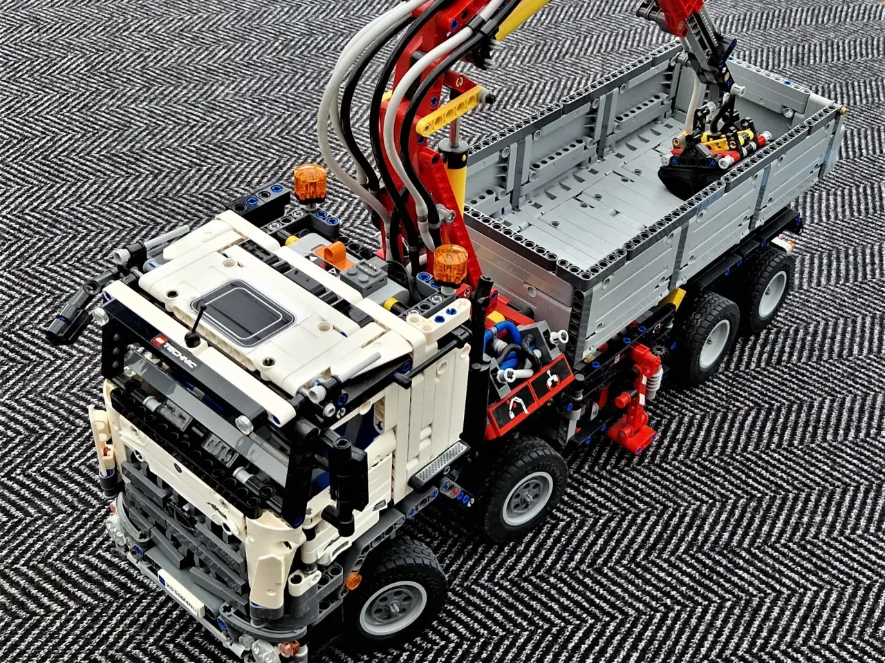 Billede 1 - Lego Technic, 42043 - Mercedes-Benz Arocs 3245
