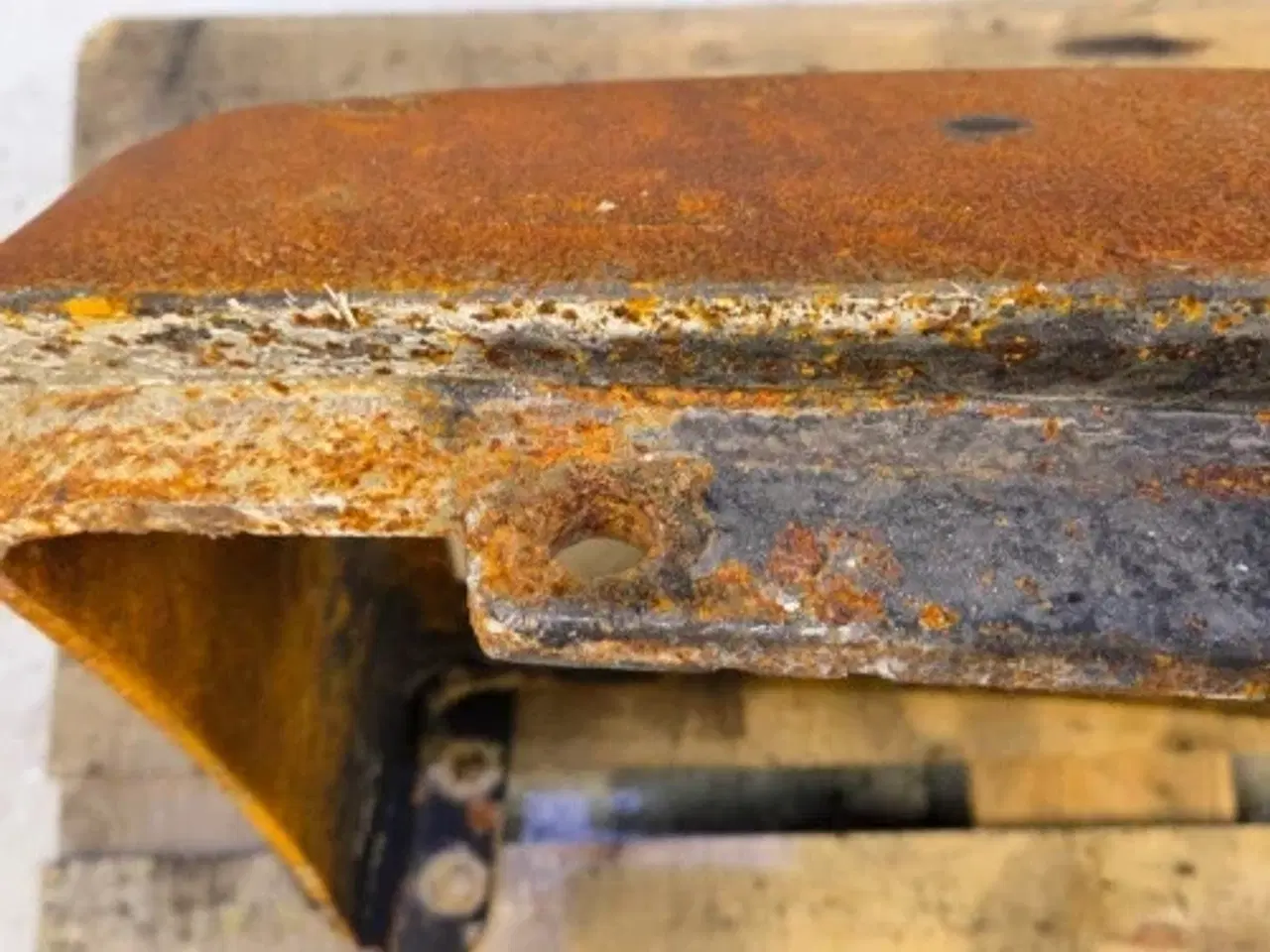 Billede 5 - New Holland LB110 Dæksel 85801362