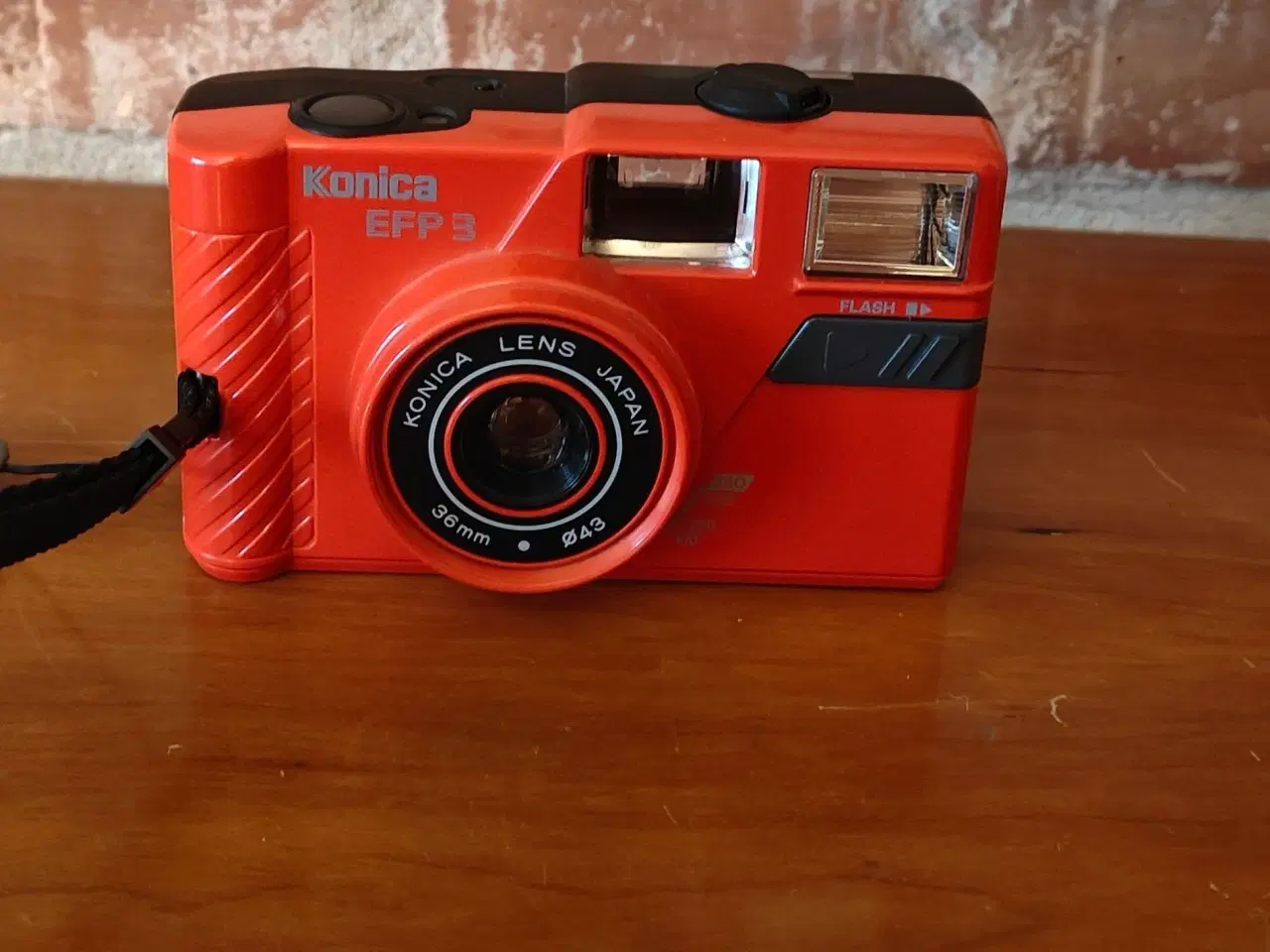 Billede 1 - Rød retro Konica EFP3 Kamera