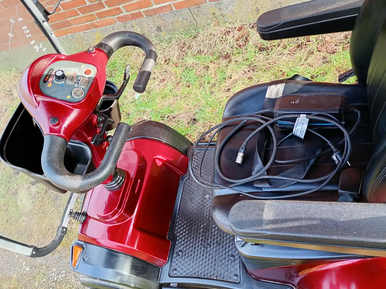 Billede 8 - Stor driftsikker 4-hjulet el-scooter med tag