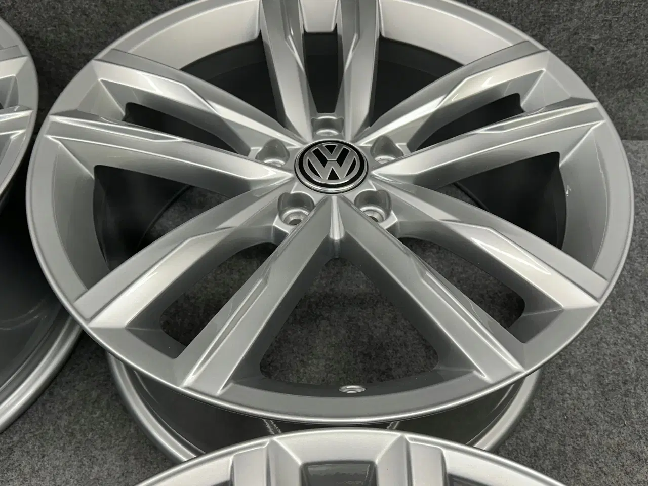 Billede 4 - VW PASSAT B8 3G 3G0 DARTFORD 18 8.0" x 18" 5x112