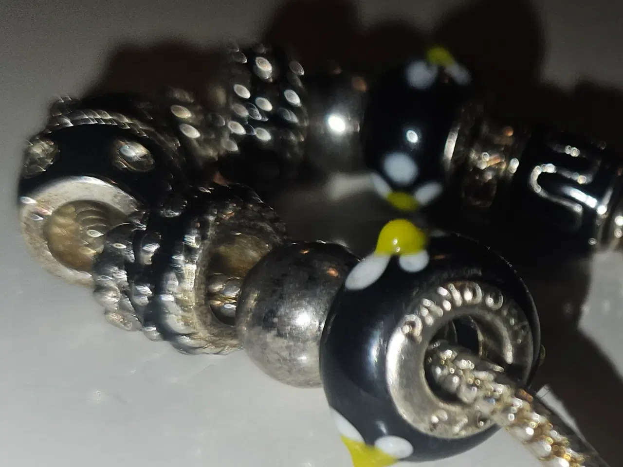 Billede 3 - Pandora armbånd med 13 charms