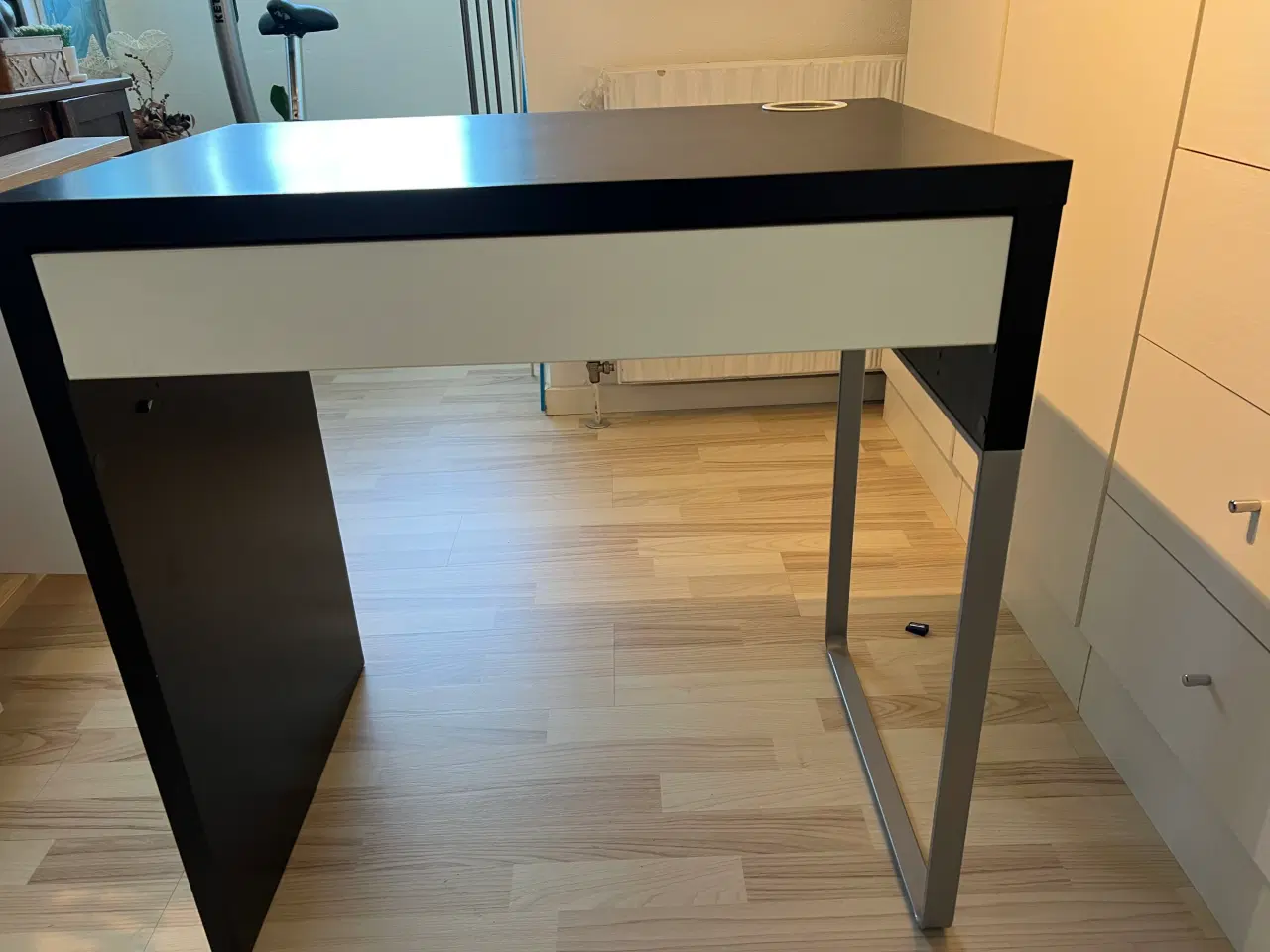 Billede 1 - Skrivebord IKEA 