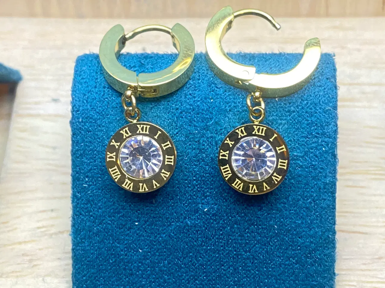 Billede 3 - Flot Smykke Sæt Med Romertal