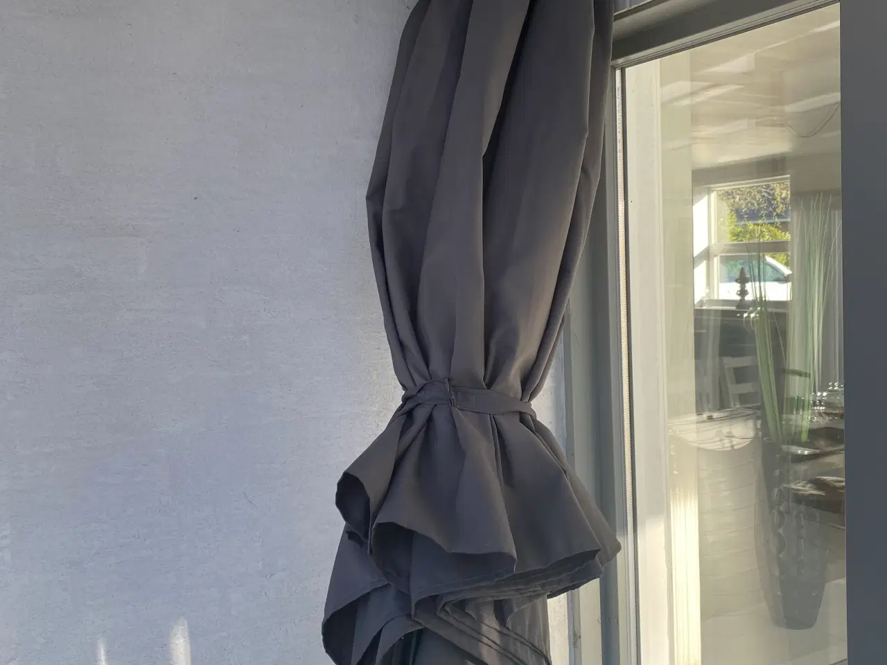 Billede 1 - Parasol - købt sidste sommer 