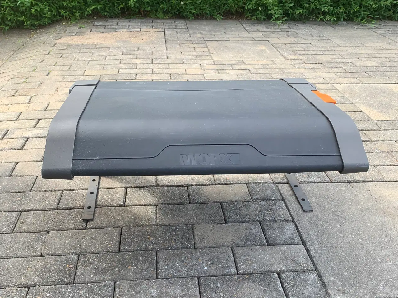 Billede 2 - Plæneklipper Worx 700 med garage