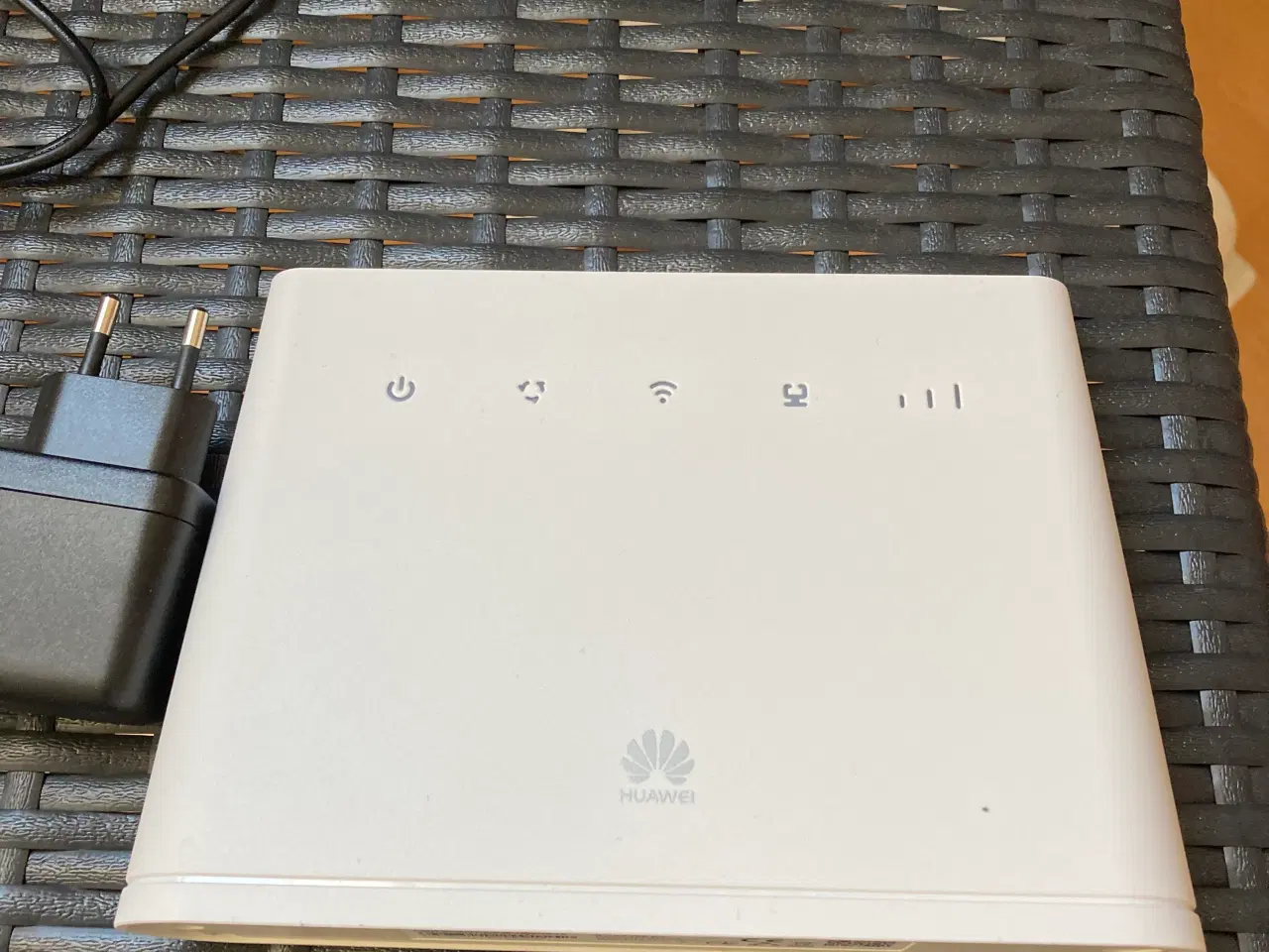 Billede 1 - Router >Huawei B311-221 White 4G