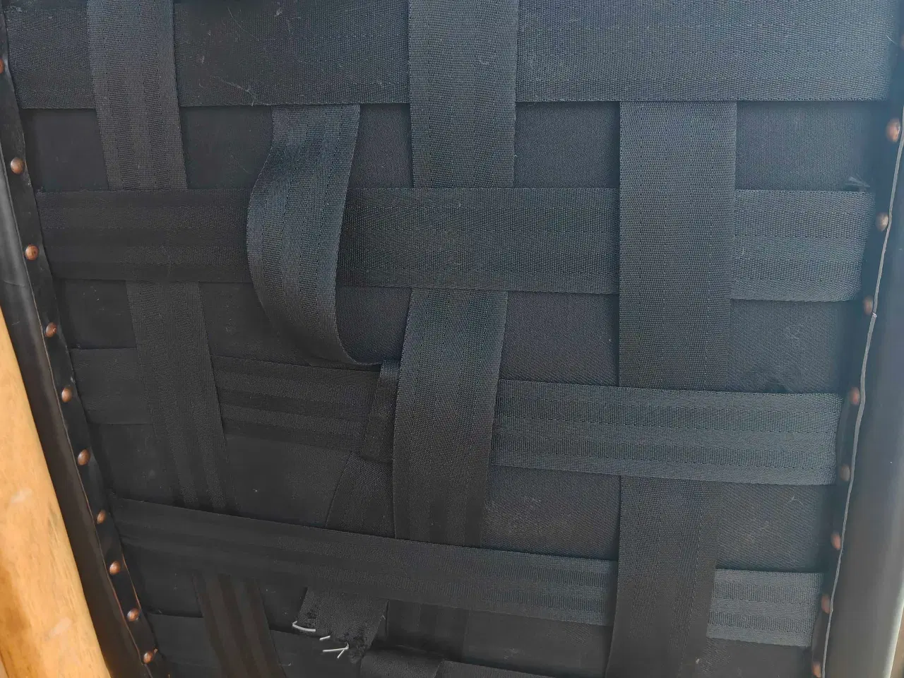 Billede 5 - Unika stol i træ og med sort læder