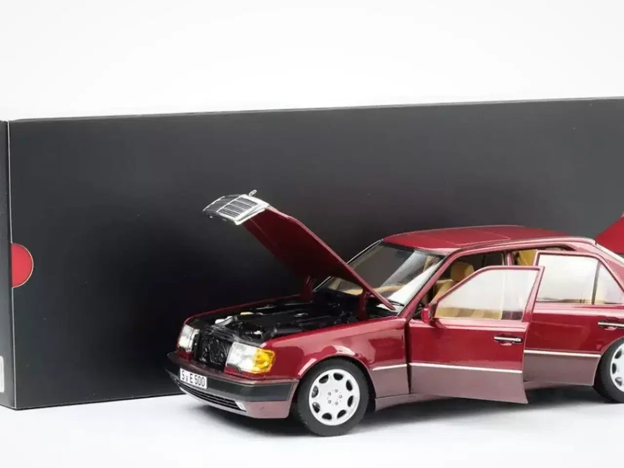 Billede 2 - 1:18 Mercedes 500E W124