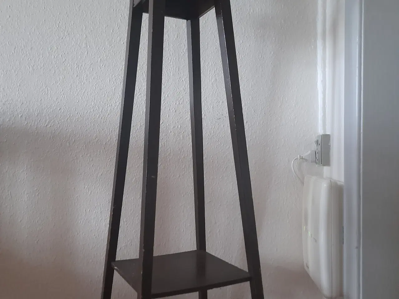 Billede 3 - Piedestal/ lampebord/ blomsterstativ i træ.