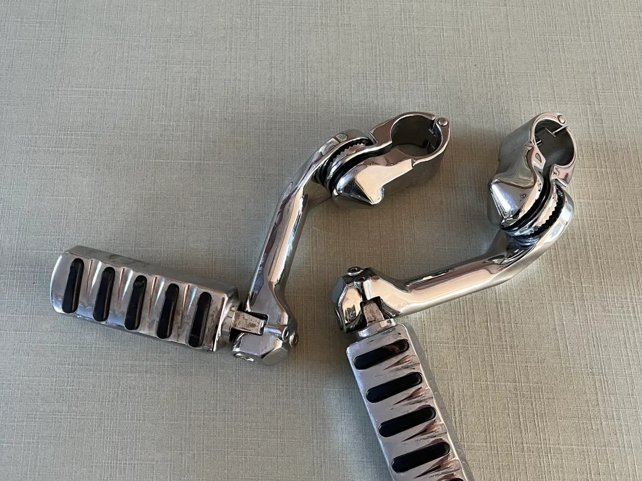 Billede 1 - 2 sæt highway pegs Harley-Davidson