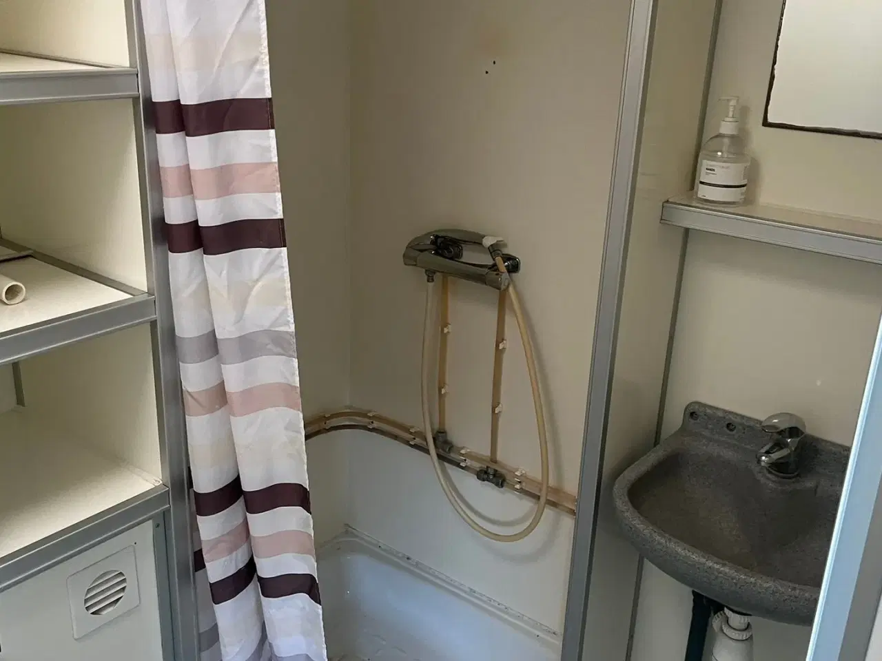 Billede 17 - Scanvogn Mandskabsvogn Stampe Skurvogn / Mandskabsvogn / Beboelsesvogn med køkken og toilet